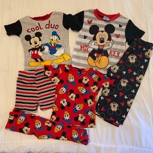 Toddler boy pajamas sets Mickey Mouse.